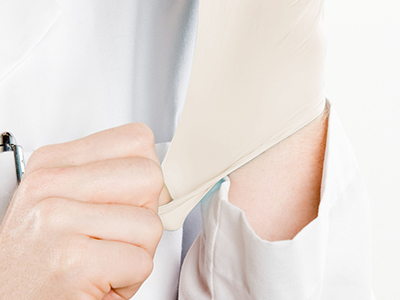 拉伸強(qiáng)度高，不易破，降低手套損耗